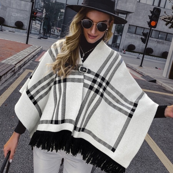Classic plaid buckle closure tassel hem poncho cardigan - Picture 2 of 6